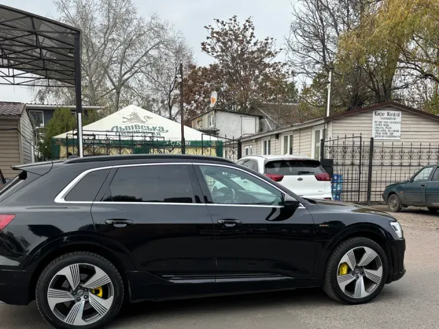 Audi e-tron - фото 2