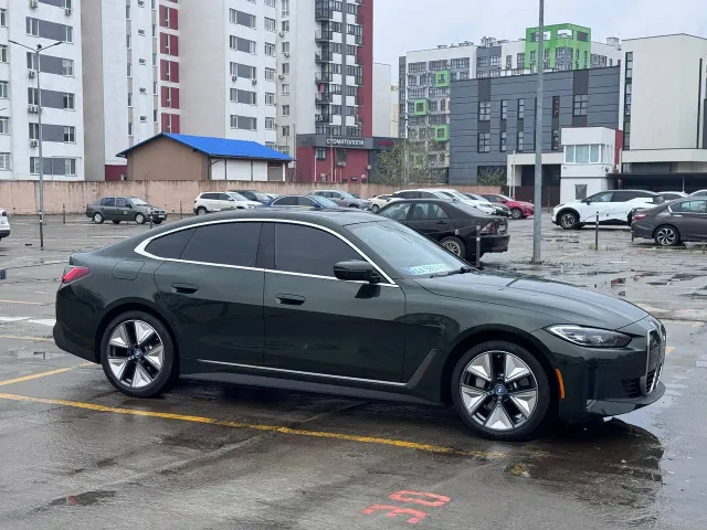 BMW i4 - фото 4