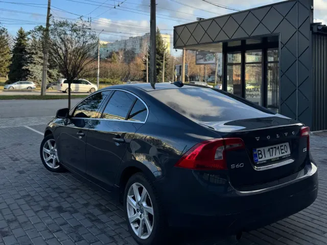 Volvo S60 - фото 1
