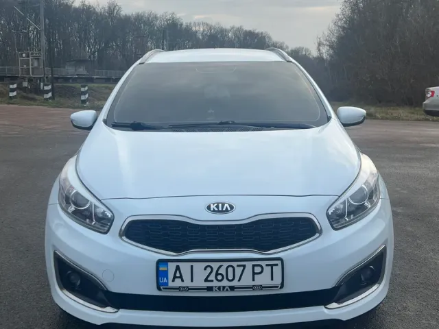 Kia Ceed - фото 1