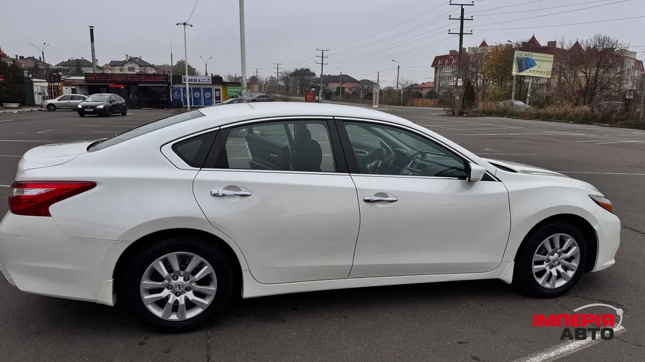 Nissan Altima - фото 2