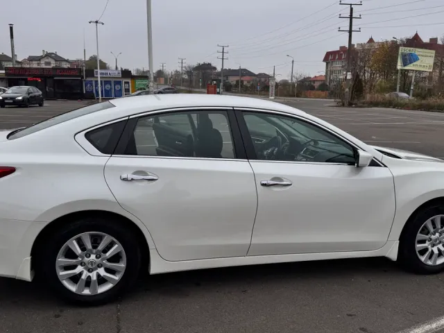 Nissan Altima - фото 2