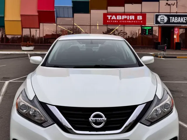 Nissan Altima - фото 1