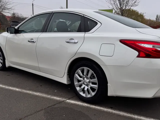 Nissan Altima - фото 3