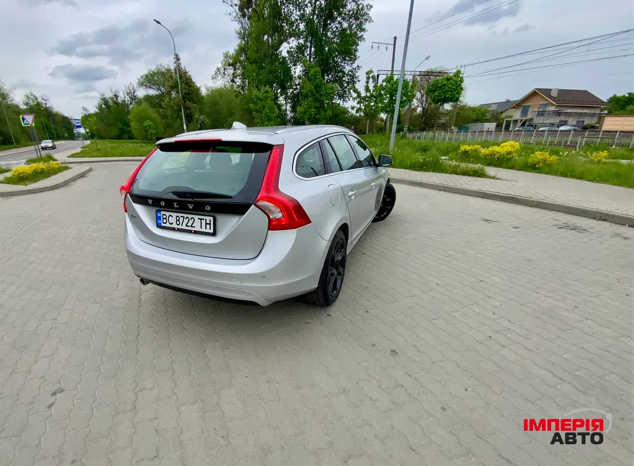Volvo V60 - фото 12