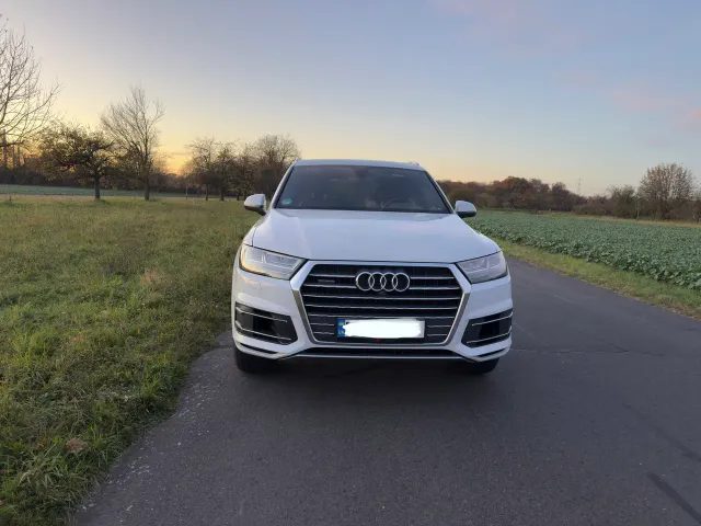 Audi Q7 - фото 1