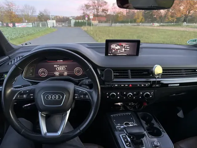Audi Q7 - фото 3
