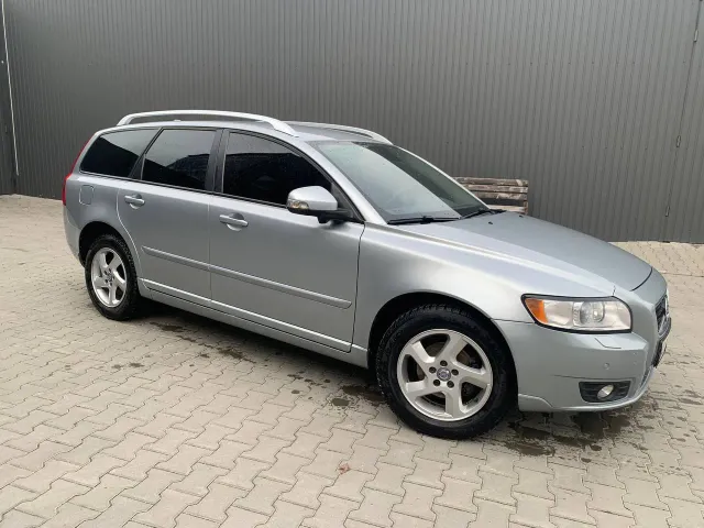 Volvo V50 - фото 2