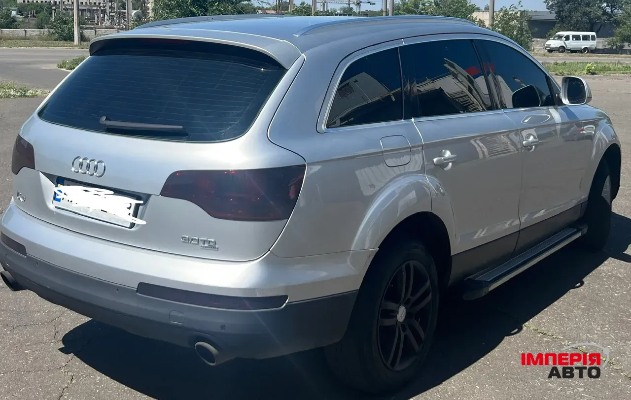 Audi Q7 - фото 9