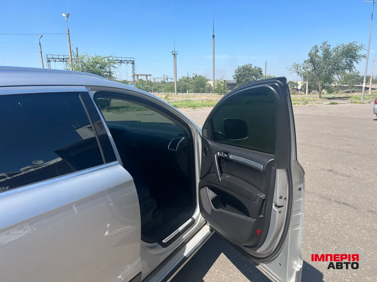 Audi Q7 - фото 11