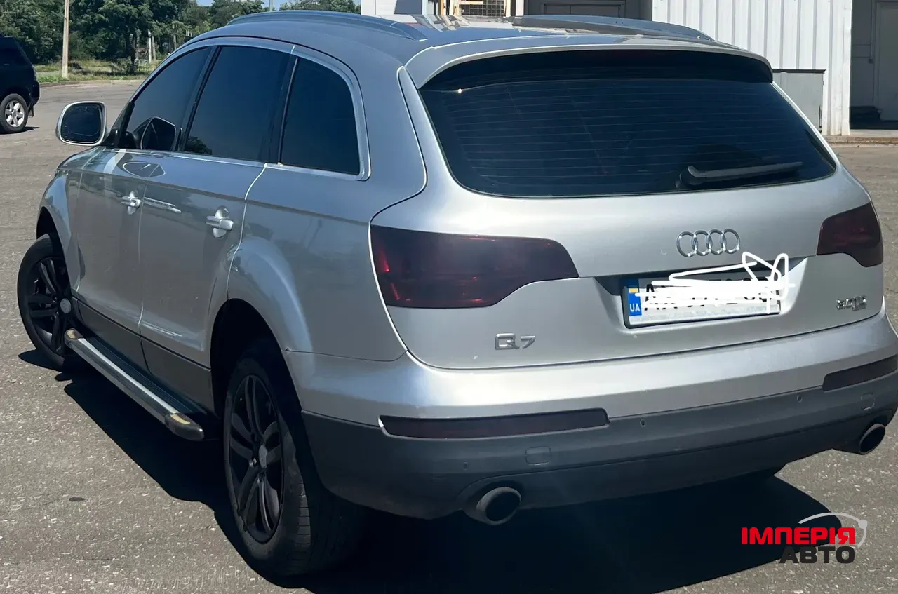 Audi Q7 - фото 10