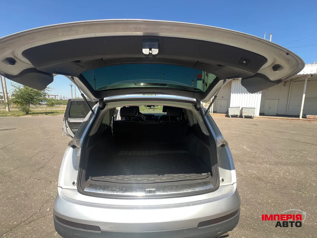 Audi Q7 - фото 14