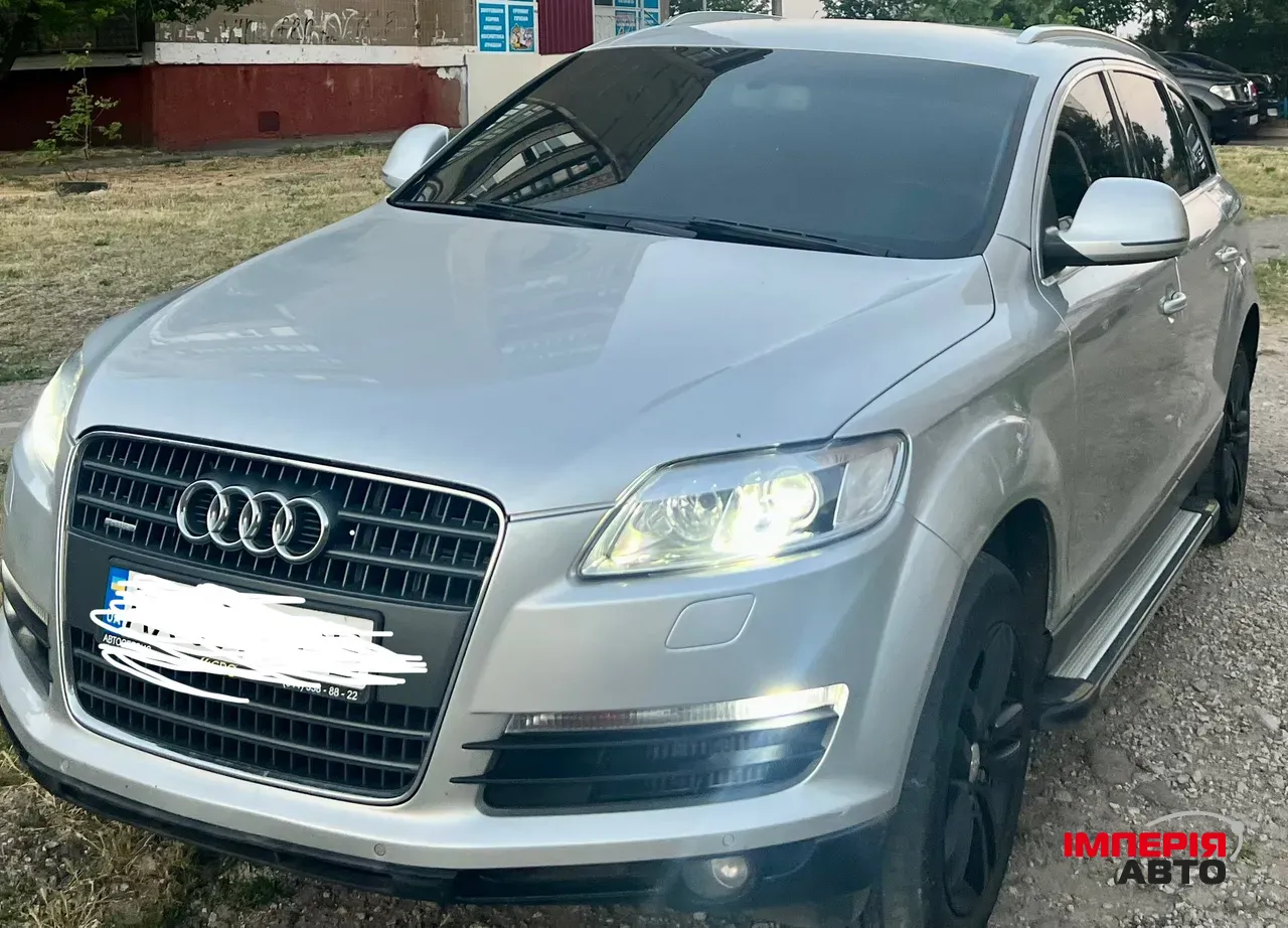 Audi Q7 - фото 1