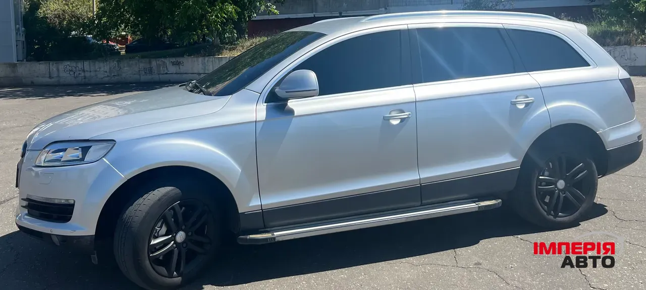Audi Q7 - фото 8