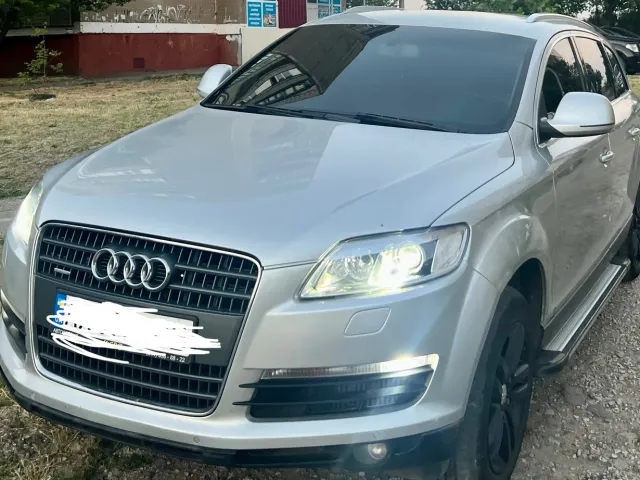 Audi Q7 - фото 1