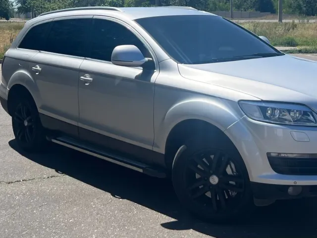 Audi Q7 - фото 4