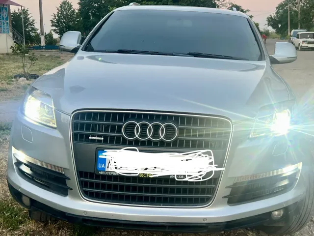 Audi Q7 - фото 2