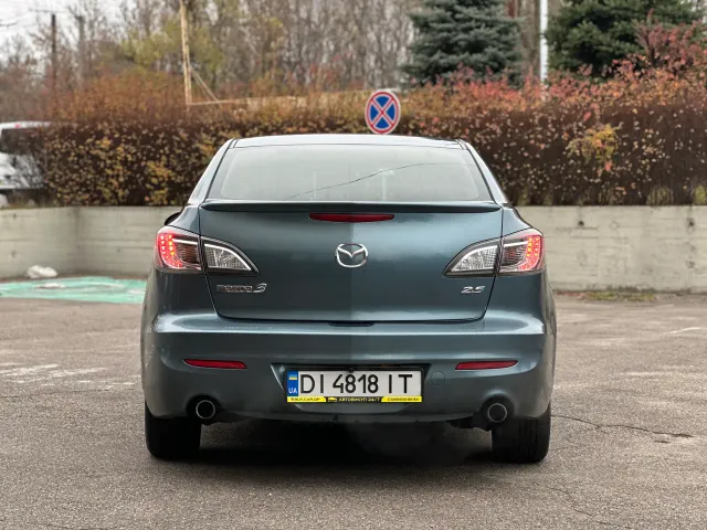 Mazda 3 - фото 4