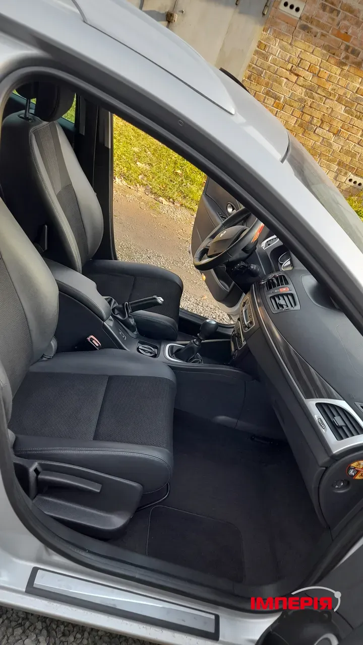 Renault Megane - фото 17