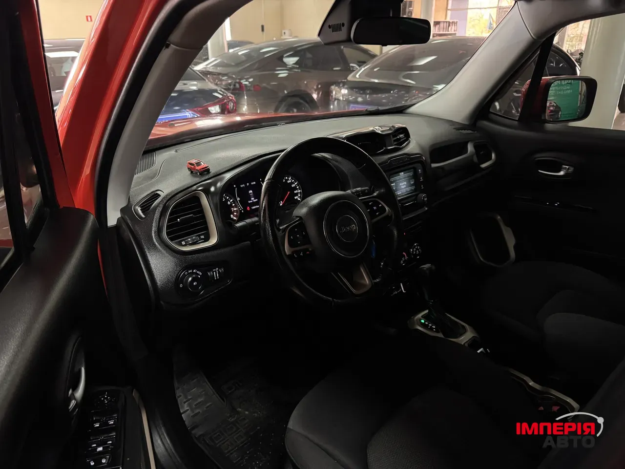 Jeep Renegade - фото 8