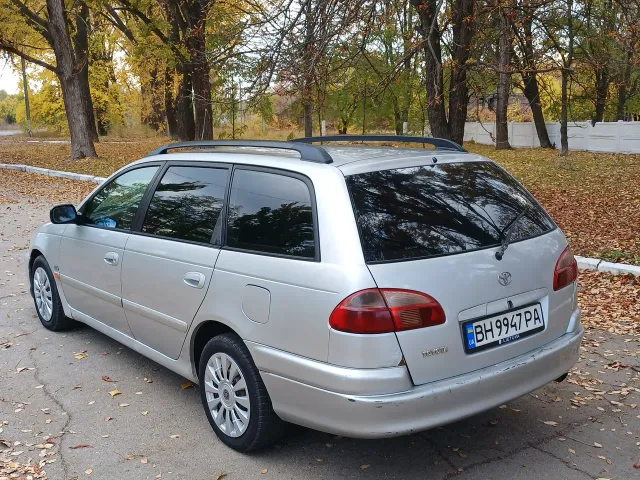 Toyota Avensis - фото 3