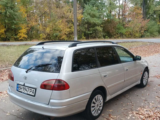 Toyota Avensis - фото 4