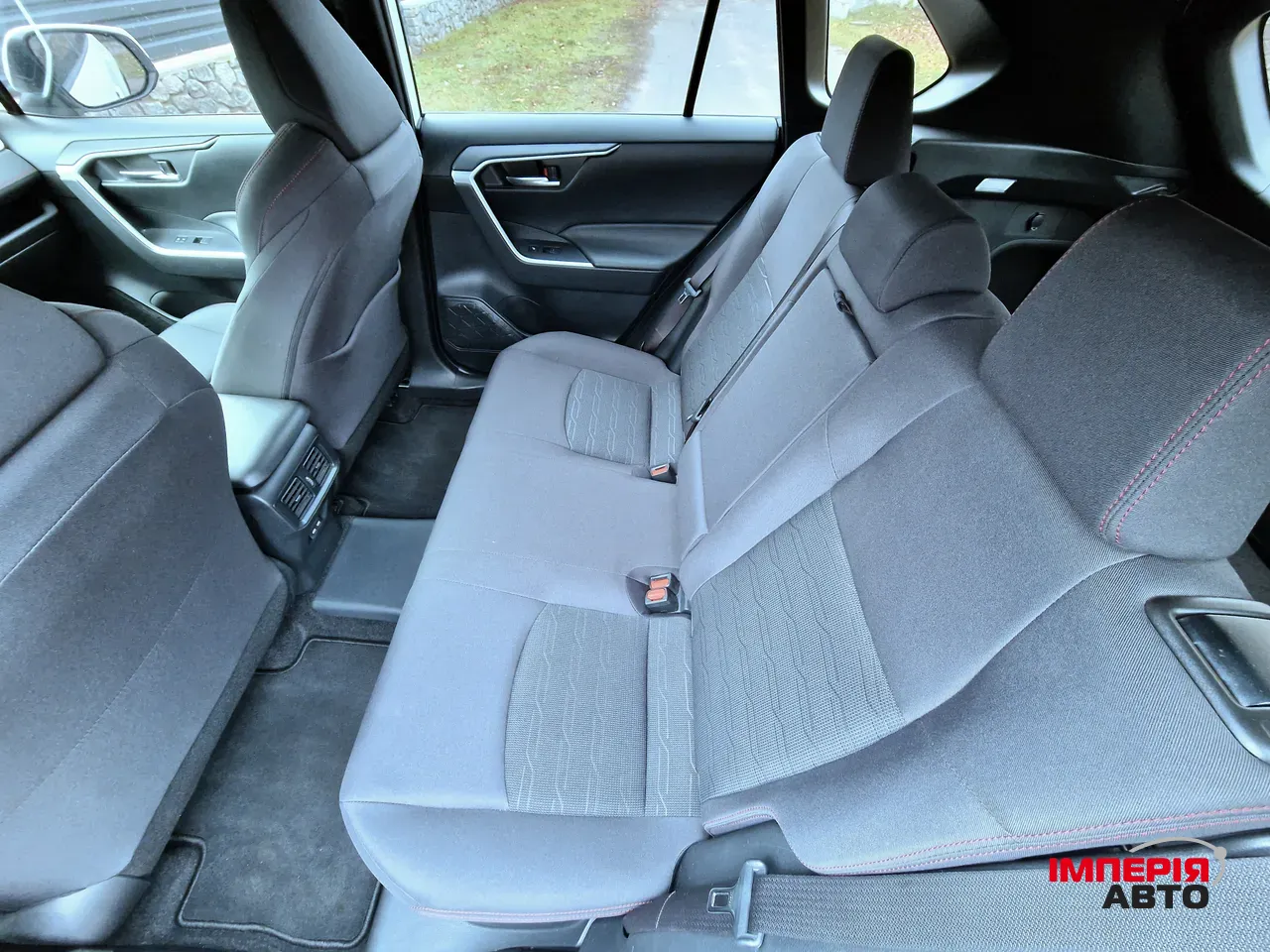 Toyota RAV4 - фото 7