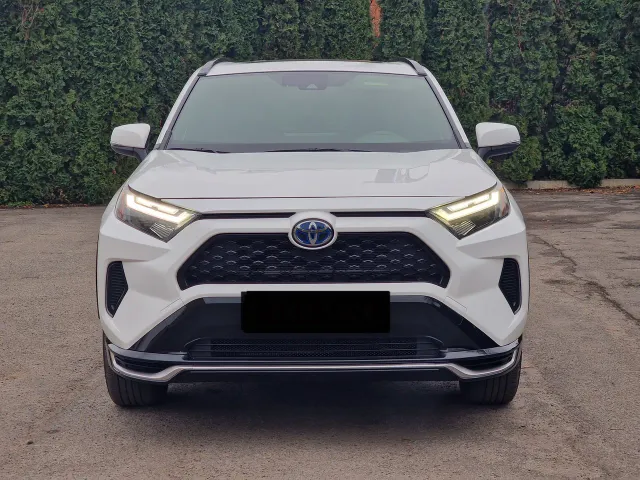 Toyota RAV4 - фото 1