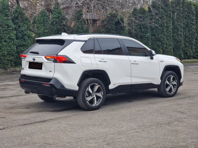 Toyota RAV4 - фото 4