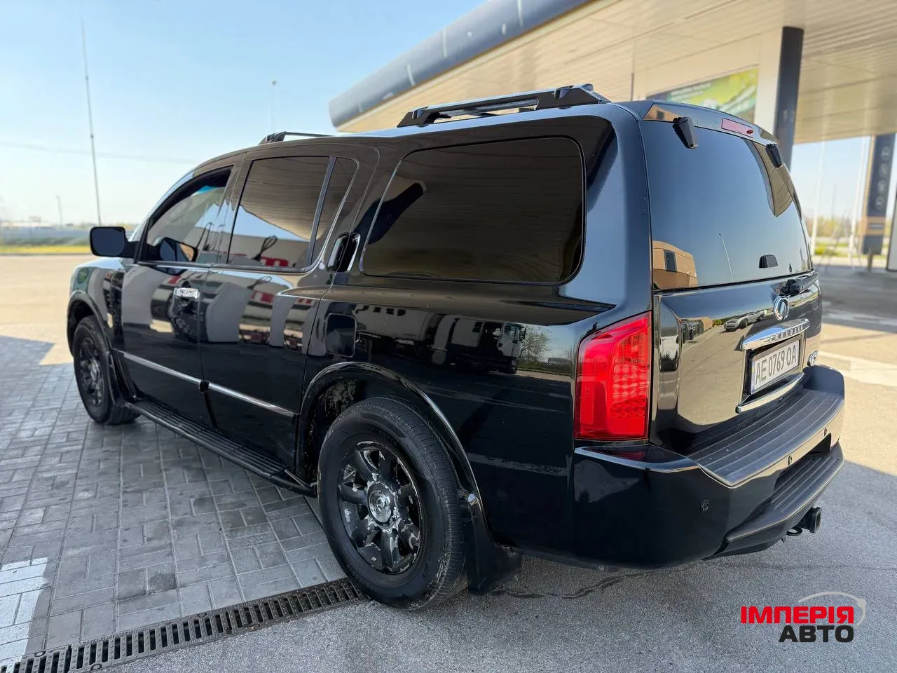 Infiniti QX56 - фото 2