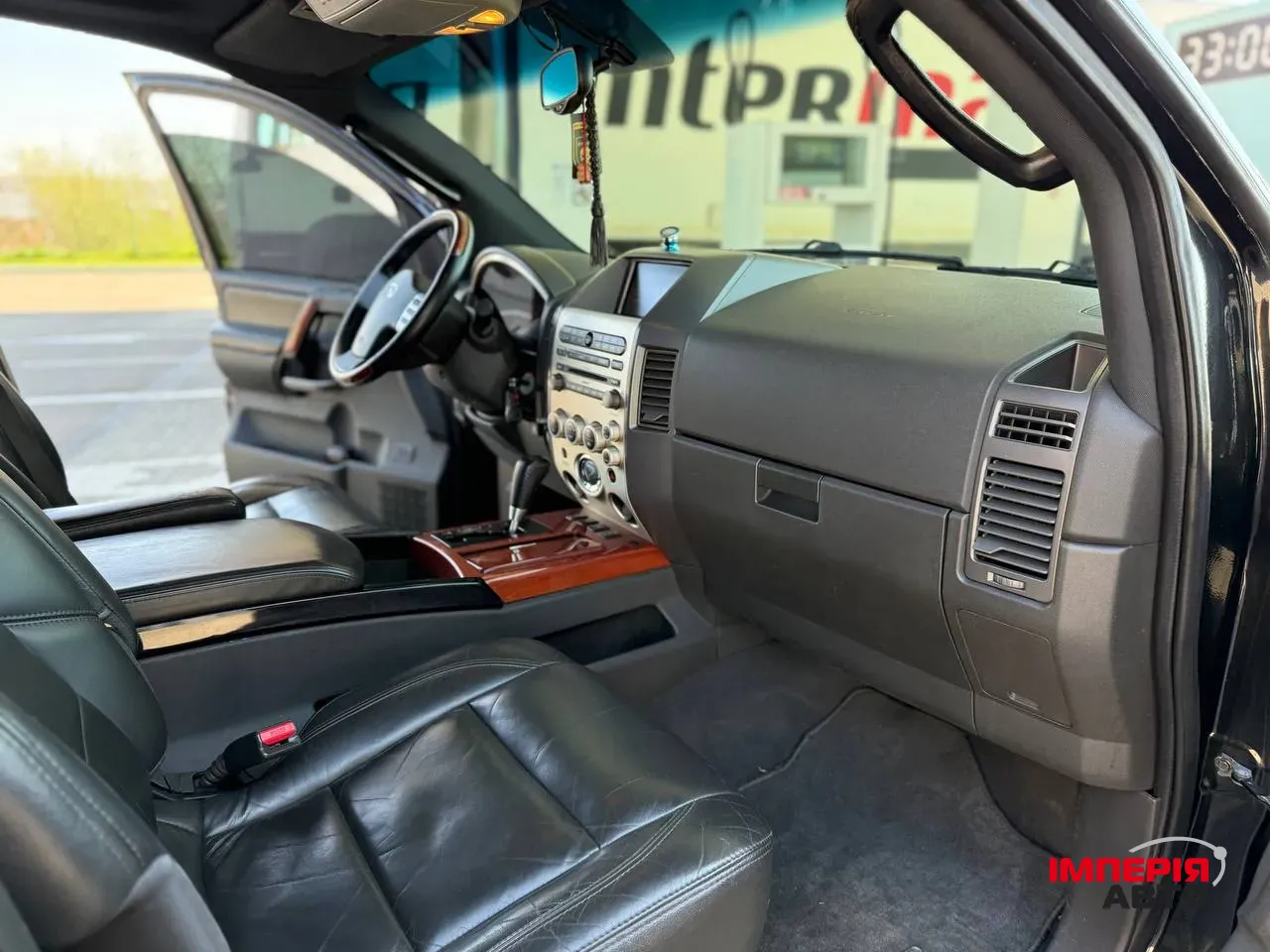 Infiniti QX56 - фото 8