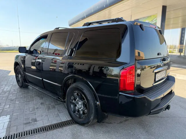 Infiniti QX56 - фото 2
