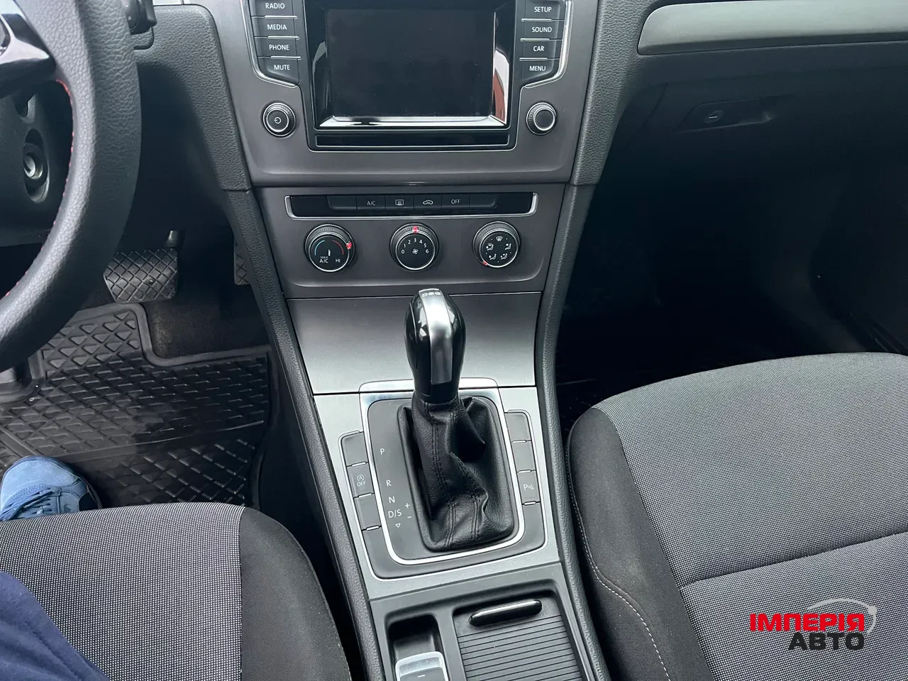 Volkswagen Golf - фото 10