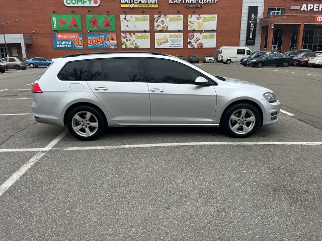 Volkswagen Golf - фото 4