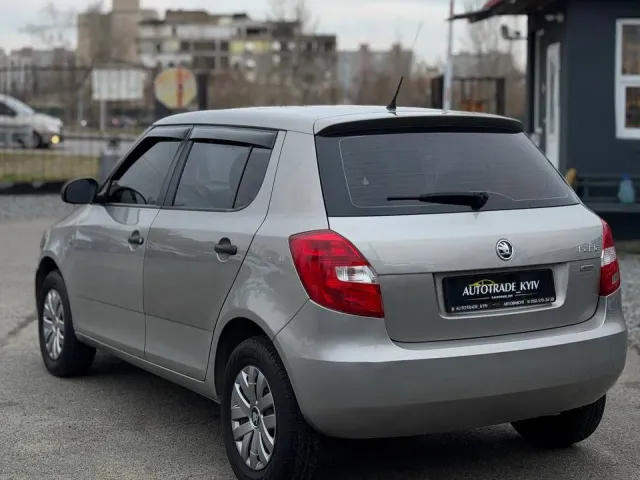 Skoda Fabia - фото 4