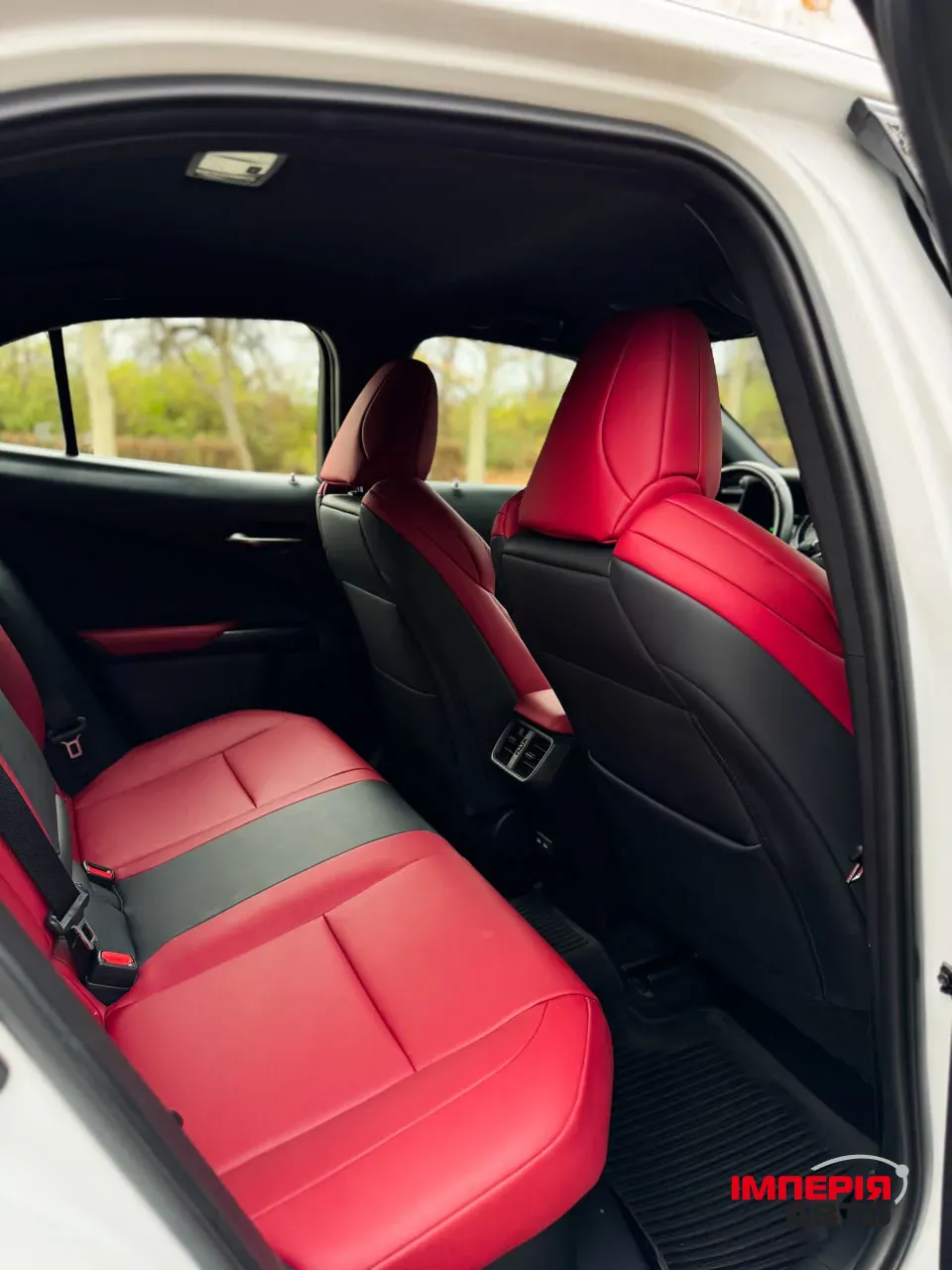 Lexus UX - фото 13