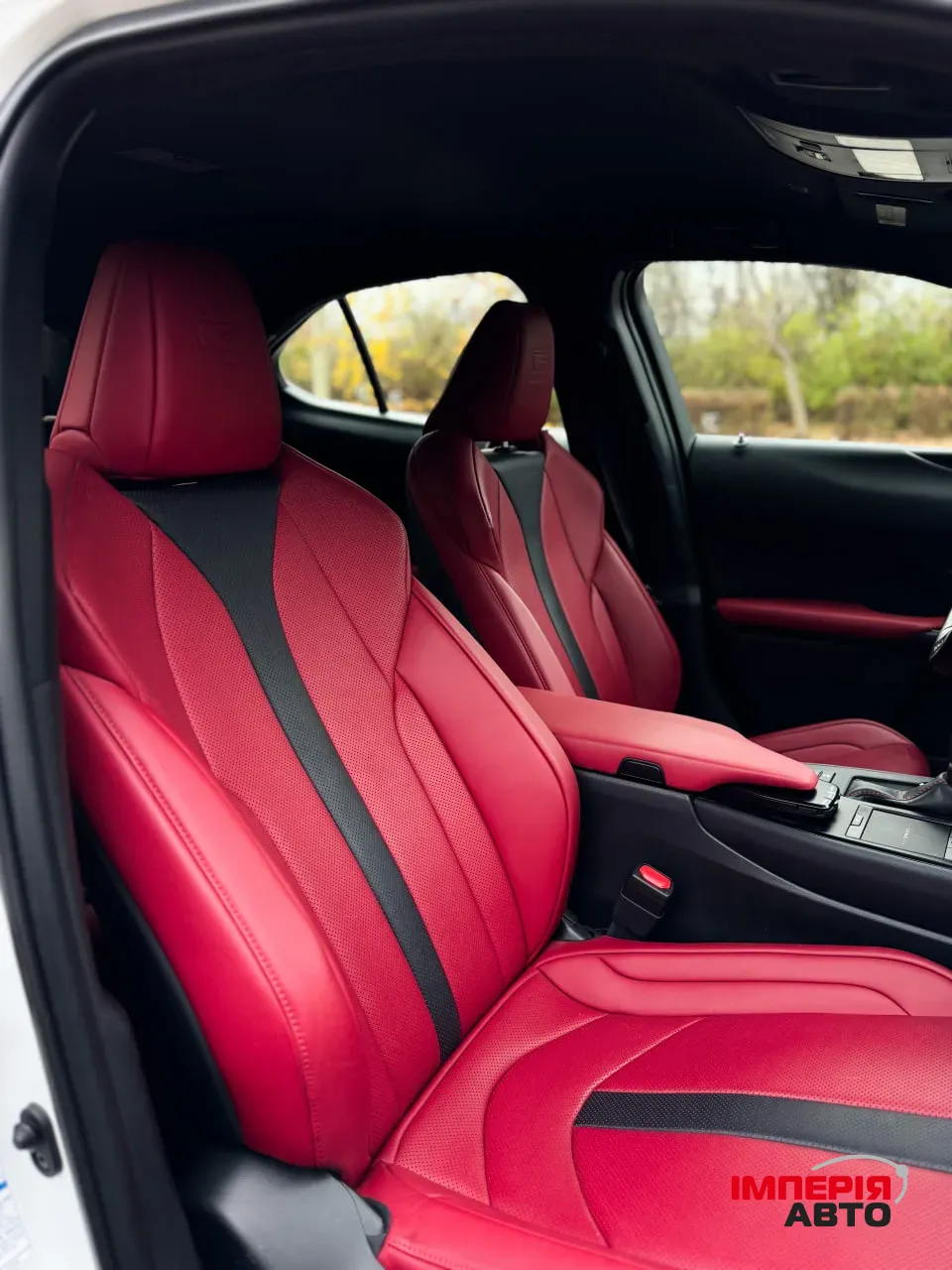 Lexus UX - фото 12