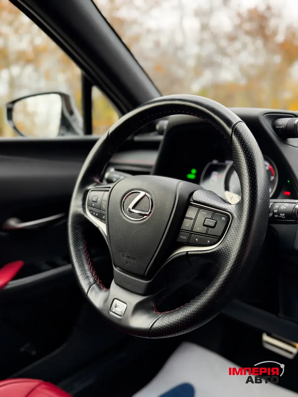 Lexus UX - фото 10