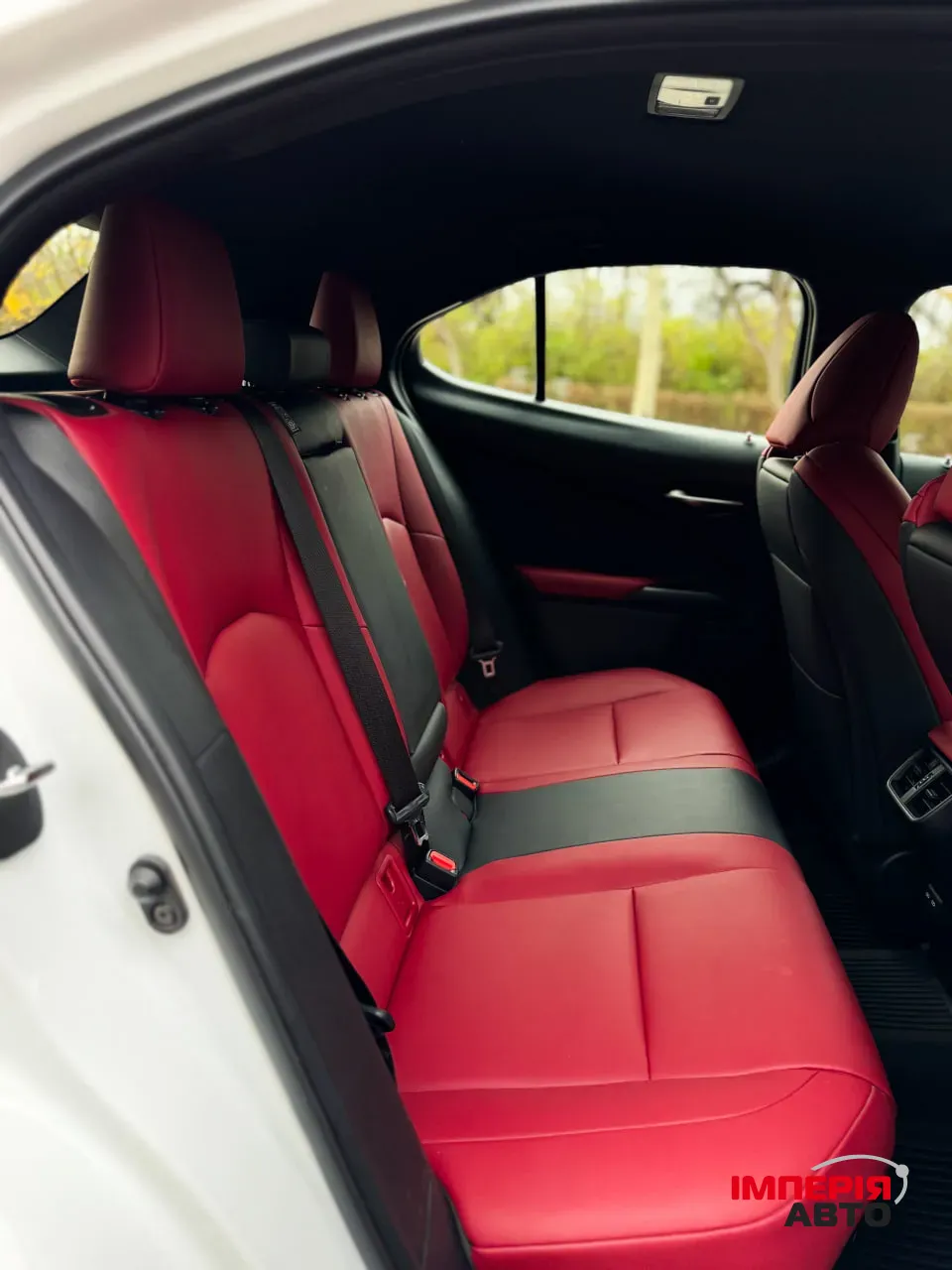 Lexus UX - фото 14