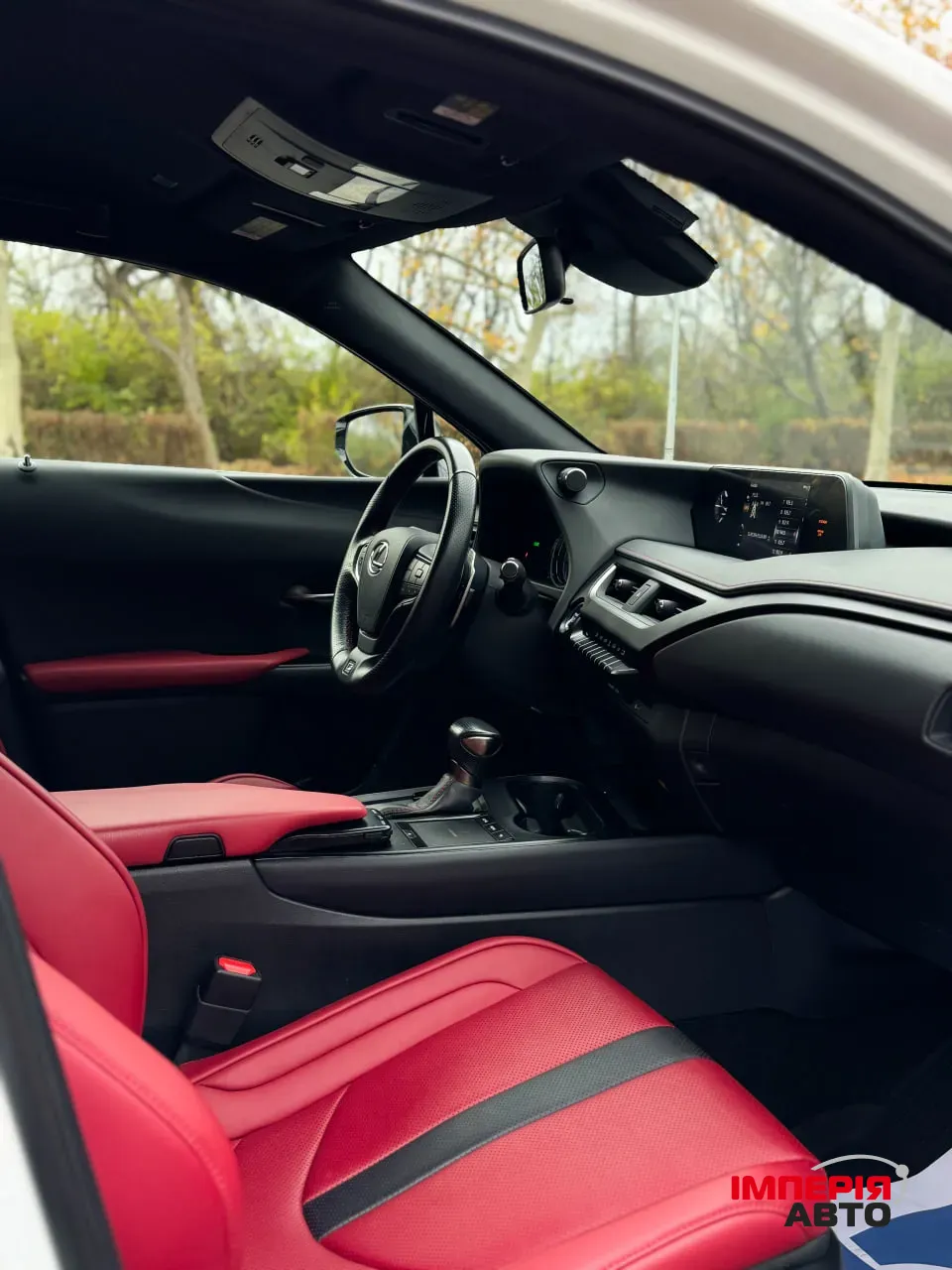 Lexus UX - фото 9