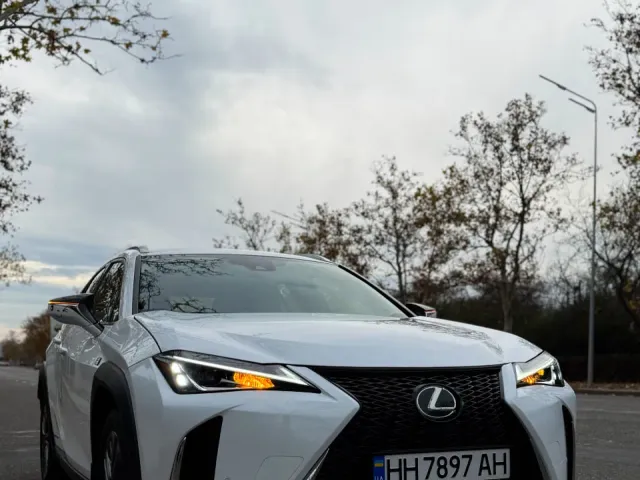 Lexus UX - фото 3