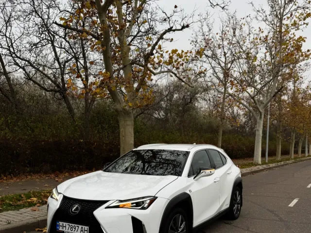 Lexus UX - фото 2