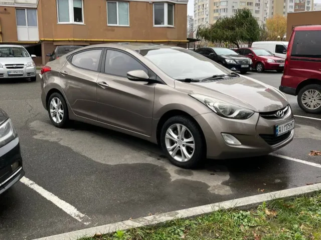 Hyundai Elantra - фото 4