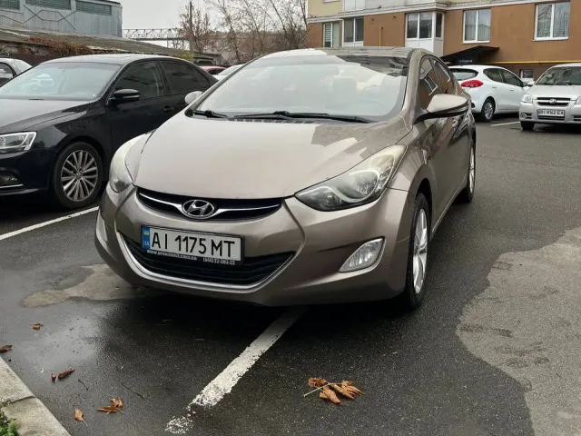 Hyundai Elantra - фото 3