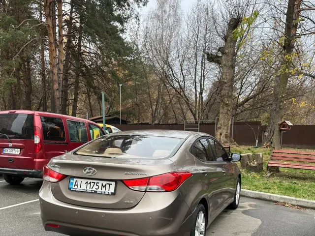 Hyundai Elantra - фото 5