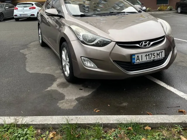 Hyundai Elantra - фото 2