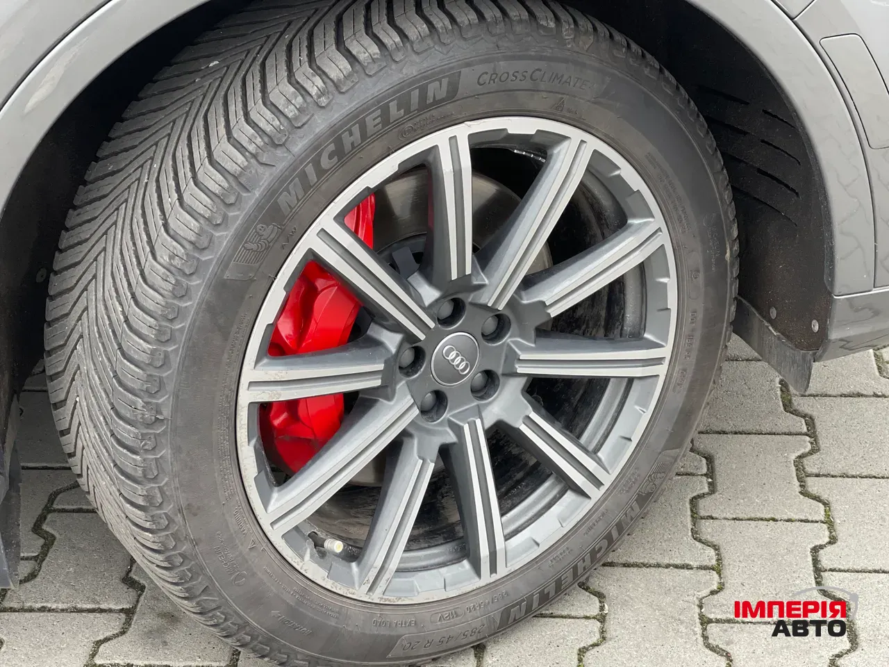 Audi Q7 - фото 24