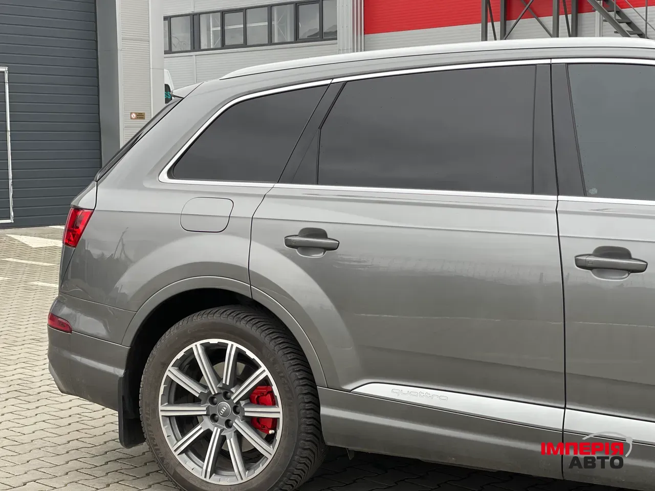 Audi Q7 - фото 9