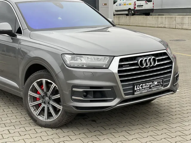 Audi Q7 - фото 5