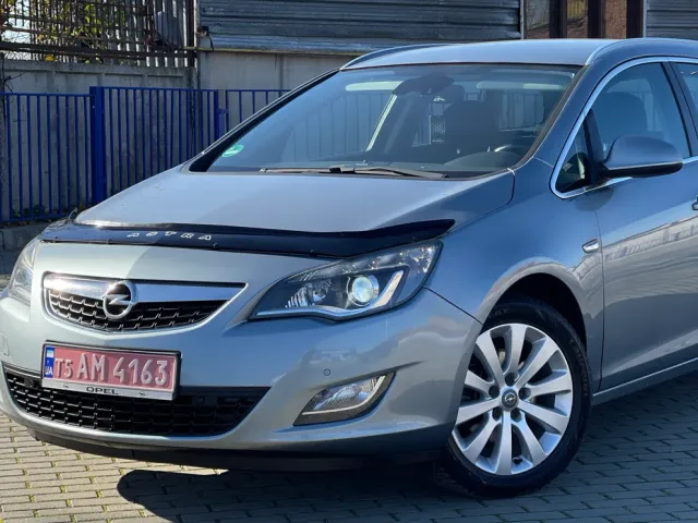 Opel Astra - фото 1
